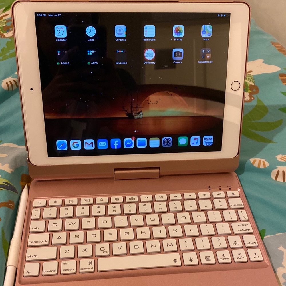 iPad 6 gen keyboard case with stylus holder